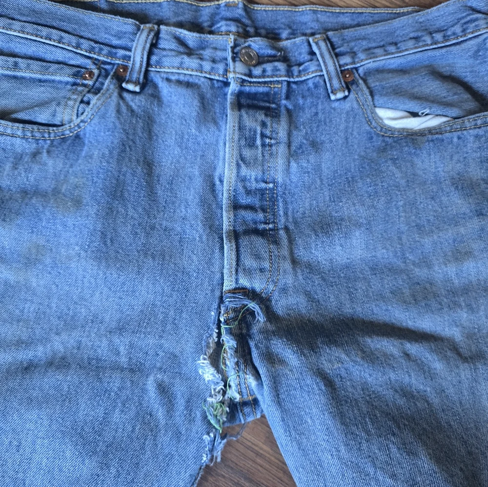 Levi's 501 Straightleg Jeans - Picture 4 of 9